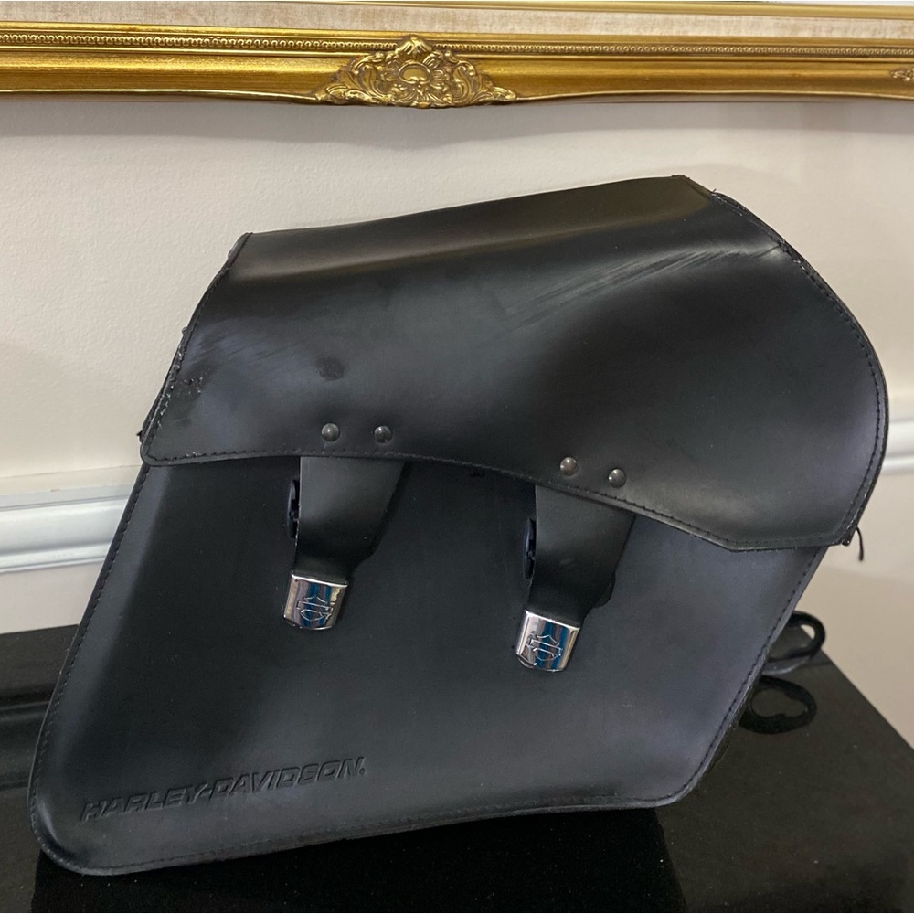 Harley-Davidson Black Leather single saddlebag